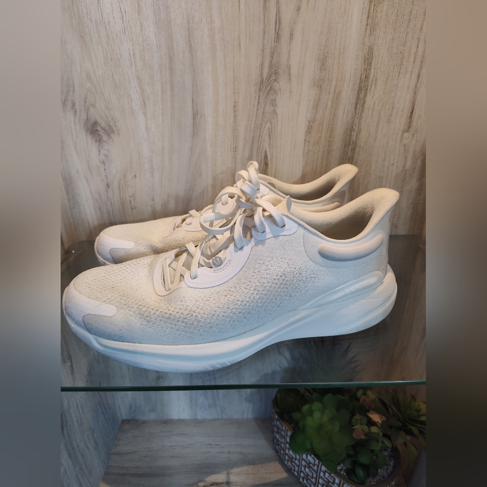 Lululemon Women's Ivory Athletic Shoes Women 10 (26cm)